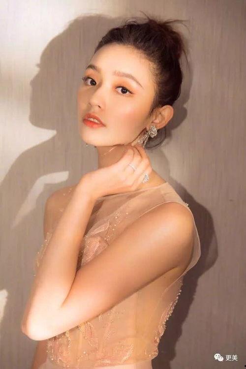 林允吃瓜成冠军,瓜技高超引网友热议 第1张 林允吃瓜成冠军,瓜技高超引网友热议 第1张